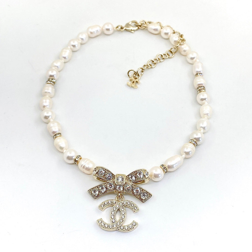 18K  Chanel Bow Tie Diamonds Necklace