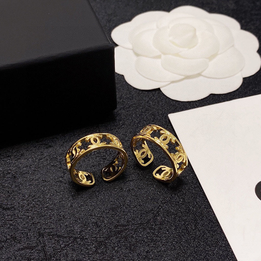 18K  Chanel Vintage Openwork Ring